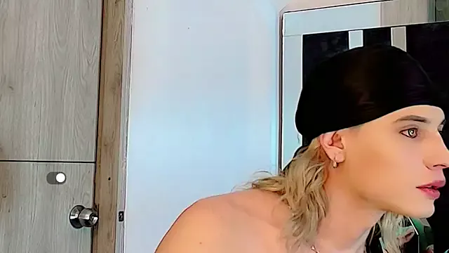 Offline honey_skin on StripChat