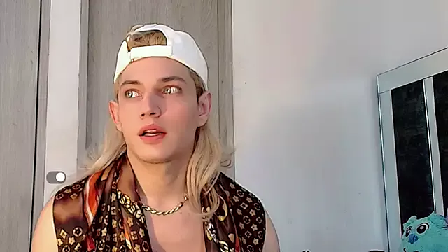 Offline honey_skin on StripChat