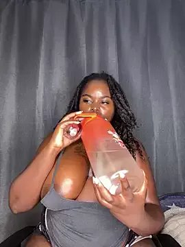 Honeycoco0211 on StripChat