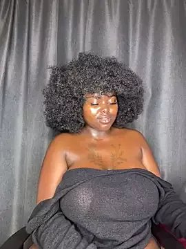 Honeycoco0211 on StripChat