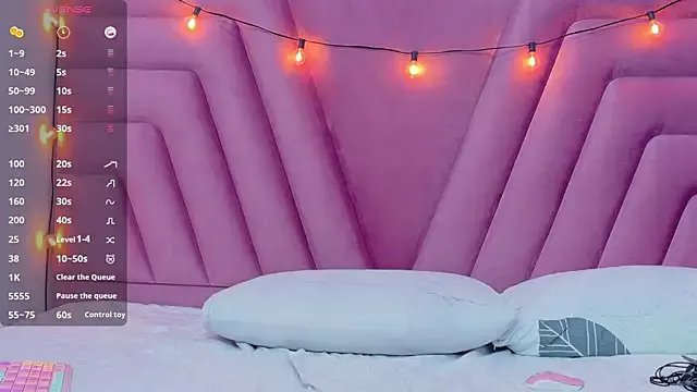 hornybarelylegalgirl on StripChat