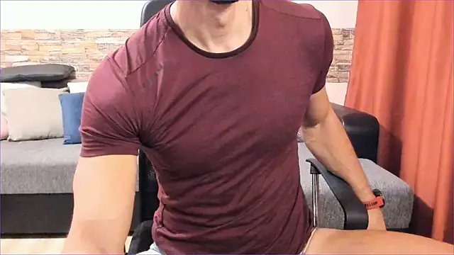 HotHunkTrainer on StripChat