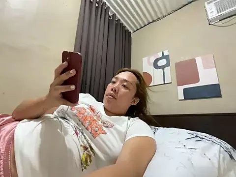 Hotseductivests on StripChat