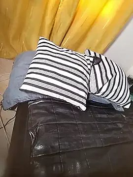 Hugemassivebootie on StripChat