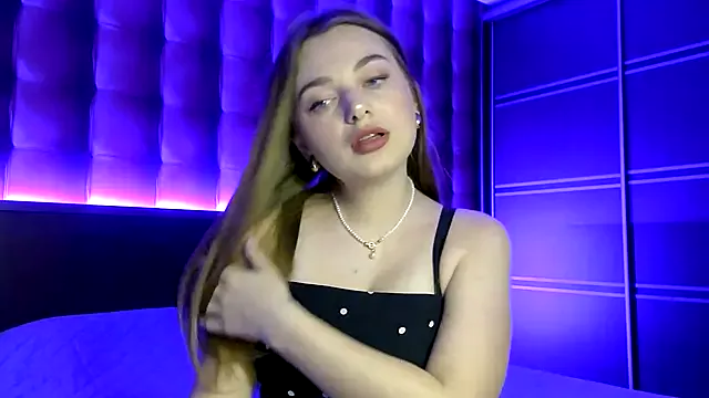 Offline I_am_your_diamond on StripChat