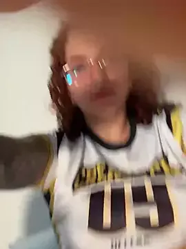 Offline imhelena on StripChat