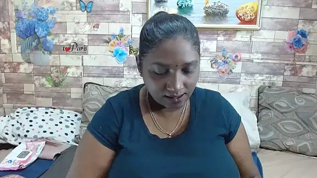 Indian_tracy on StripChat