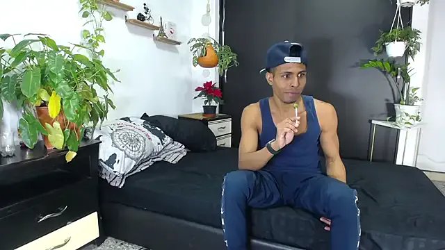 Interracial_Snow_Bunny on StripChat