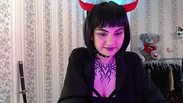 IntrigueYourDay on StripChat