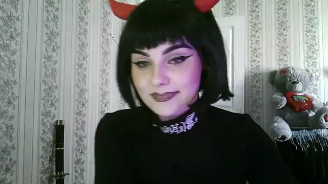 IntrigueYourDay on StripChat