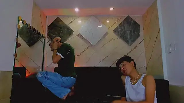 Isaak_26 on StripChat