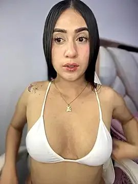 isabela_l on StripChat