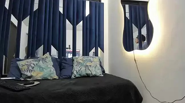 isabelhx on StripChat