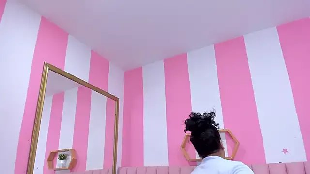 ISABELLA_020 on StripChat