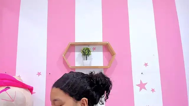 ISABELLA_020 on StripChat