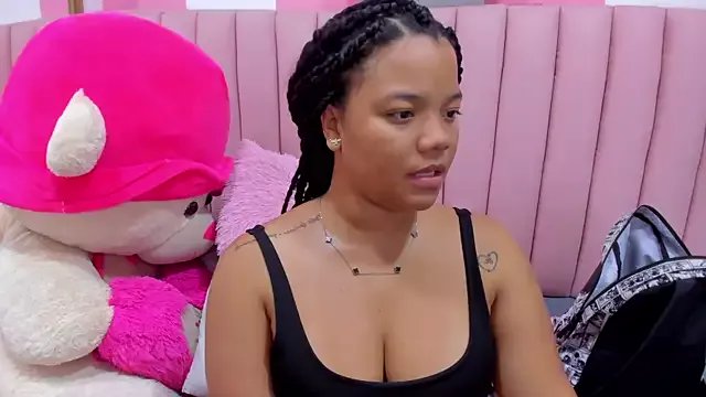 ISABELLA_020 on StripChat