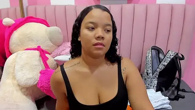 ISABELLA_020 on StripChat