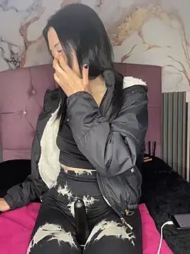 Isabella_21x on StripChat