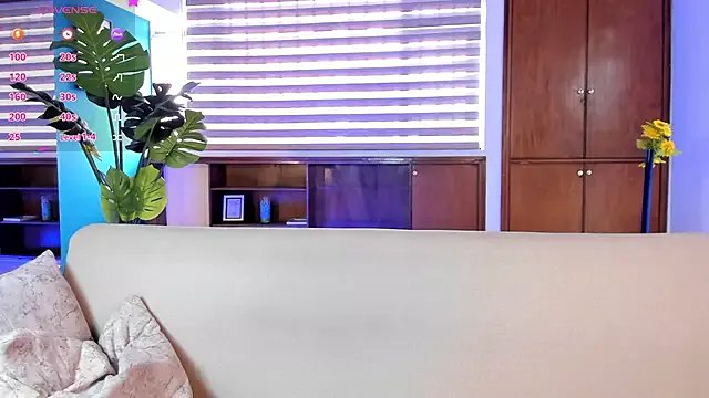 IsabellaaJoness on StripChat