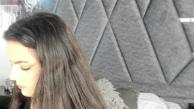 IsabellaGrey19 on StripChat