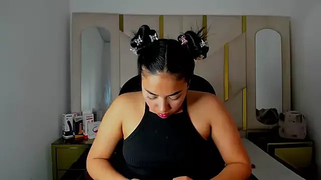 IsabellRodriguez18 on StripChat