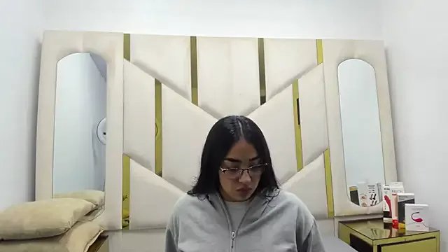 IsabellRodriguez18 on StripChat