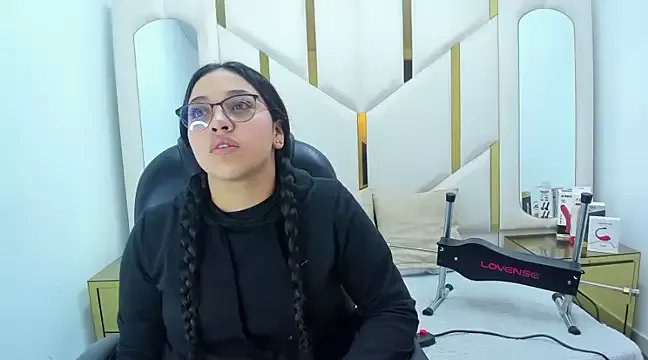 IsabellRodriguez18 on StripChat