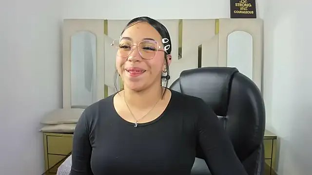 IsabellRodriguez18 on StripChat