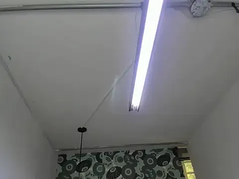 Offline Issa_Milf__ on StripChat