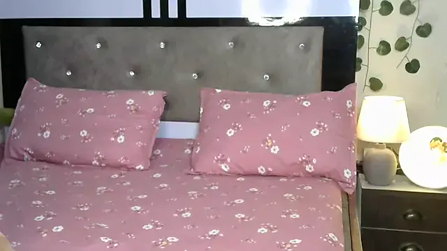 Offline its_me_kiara on StripChat