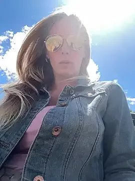 ItsDanniG on StripChat