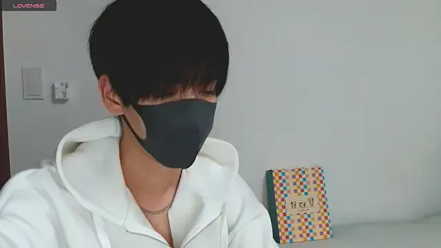 Offline itsme_LEON on StripChat