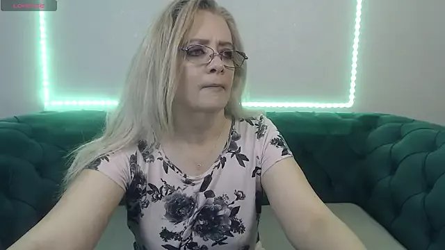 IvanaCharm on StripChat