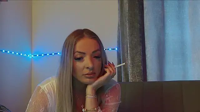 Izabellle02 on StripChat