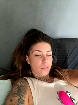 Offline Izy_cute_ on StripChat