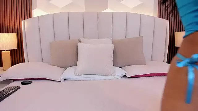 Jade_Whisper on StripChat