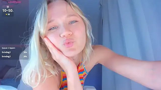 JennyWoody on StripChat 