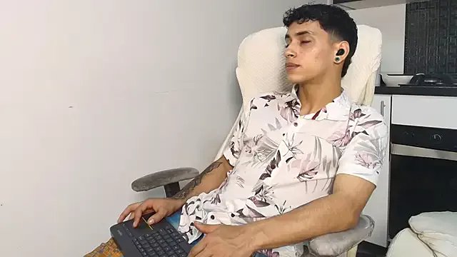 JhoanLeandro on StripChat