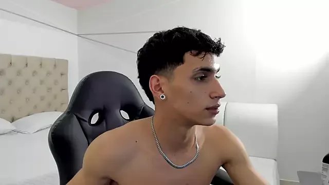 JhoanLeandro on StripChat