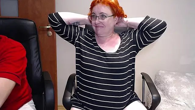 JoannaAndNeighbour on StripChat