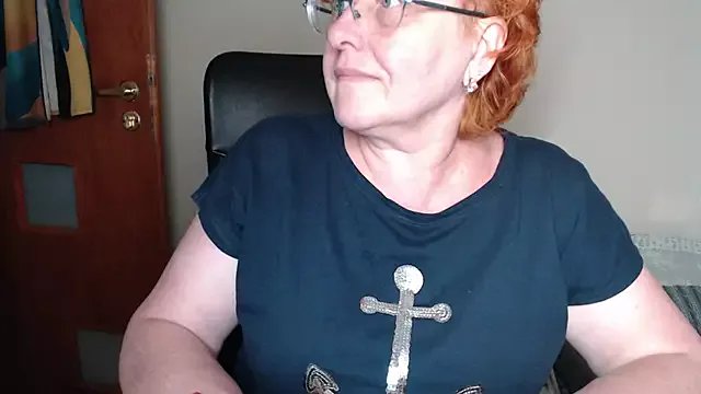 JoannaAndNeighbour on StripChat