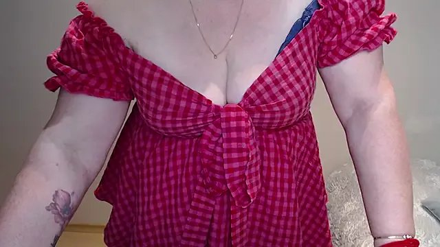 JoannaAndNeighbour on StripChat