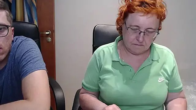 JoannaAndNeighbour on StripChat