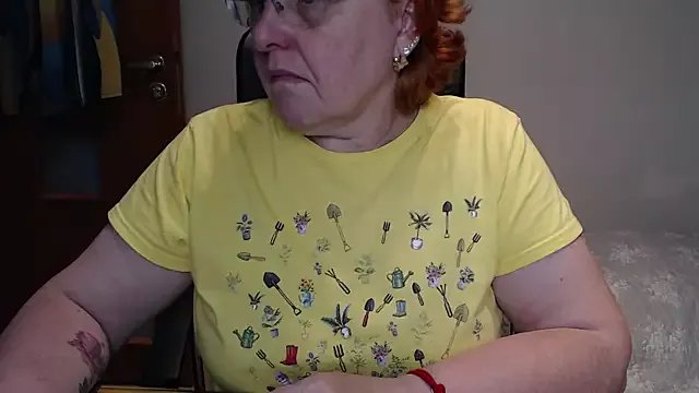 JoannaAndNeighbour on StripChat