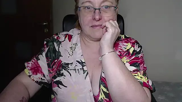 JoannaAndNeighbour on StripChat