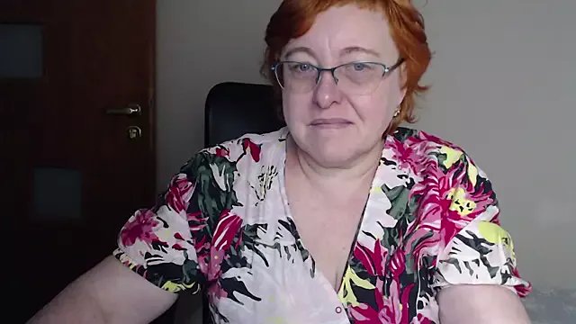 JoannaAndNeighbour on StripChat