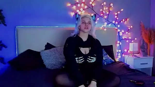 JoannLowe on StripChat