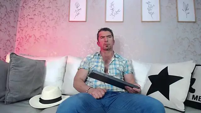 JuanKFit_45 on StripChat