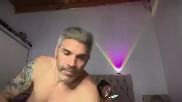 Juanyroo on StripChat