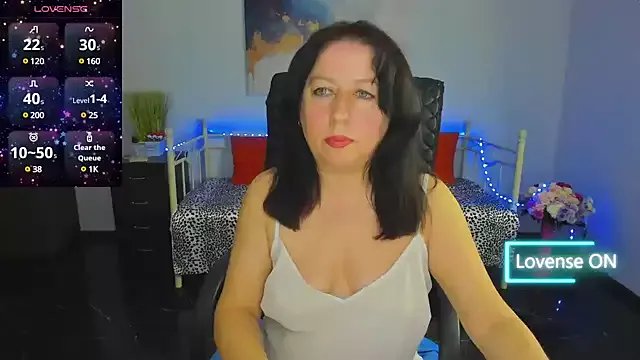 Julia_Dean on StripChat